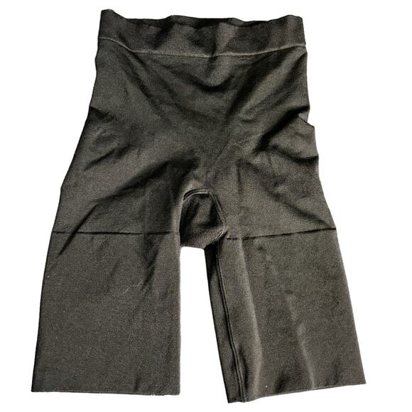 Spanx Mid-Thigh Shorts Black Womens Small Shaping Sculpting Skinny Workout Daily - Picture 1 of 4